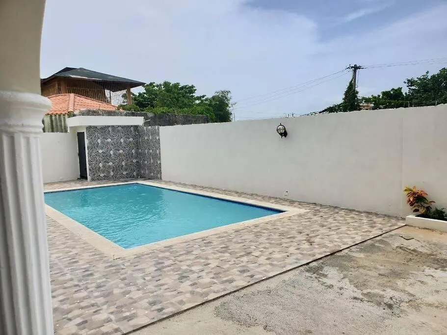 Villa Familiar Con Piscina Cerca Av Ecologica La Urena Holiday home
