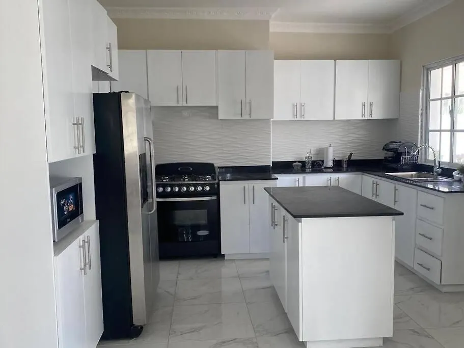 Villa Familiar Con Piscina Cerca Av Ecologica La Urena Holiday home